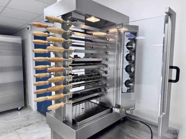 Aparat de frigarui / Adana Kebab / Urfa Kebab cu 20 tepuse, actionate electric, Ideal Inox, cu roca vulcanica